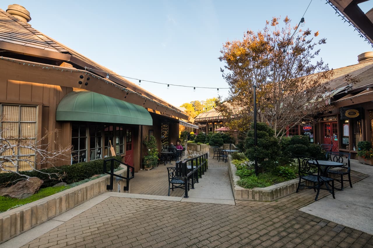 <b>Puesto 2. Saratoga, California</b>
<br>
<br>Valor promedio de una vivienda: más de 2,000,000 de dólares.
<br>
<br>Promedio de la mensualidad de la hipoteca: más de 4,000 dólares.
<br>
<br>Porcentaje de unidades de vivienda con hipoteca: 62.6%.
<br>
<br>Porcentaje de propietarios de viviendas: 84.6%.
<br>
<br>Ingreso familiar promedio: 191,677 dólares anuales.
<br>