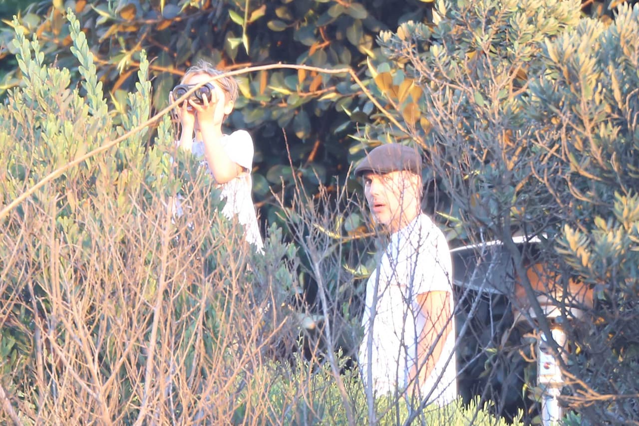 El tío notó la presencia de los fotógrafos a lo lejos.