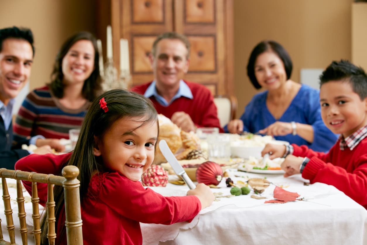 La ciencia lo demuestra: conviene cenar en familia