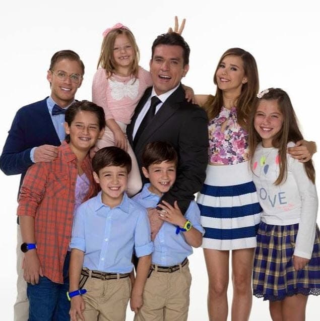 Dio vida a Luz, la 
<b><a href="https://www.univision.com/famosos/hijas-jorge-salinas-en-mi-corazon-es-tuyo-asi-lucen-ahora-fotos">hija menor de Jorge Salinas</a></b>, quien se ganó el cariño del público con su ternura.
<br>