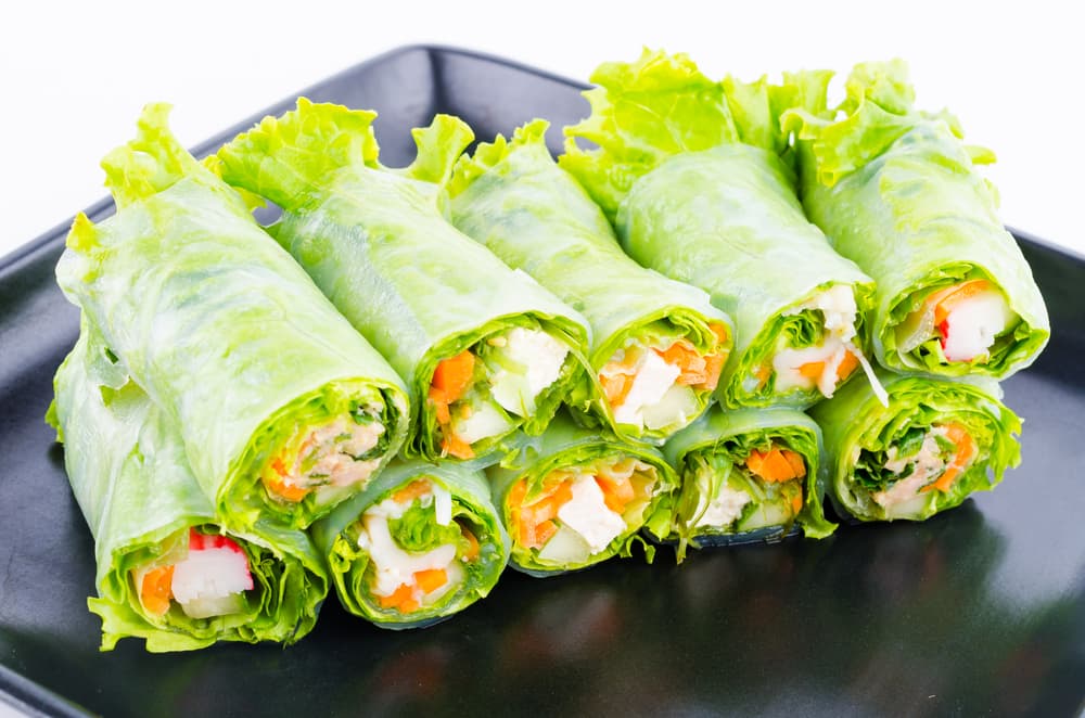 Para muchos un taco sin tortilla no puede llamarse taco, pero si estás buscando experimentar en la cocina puedes empezar a probar otras opciones deliciosas y también muy saludables.