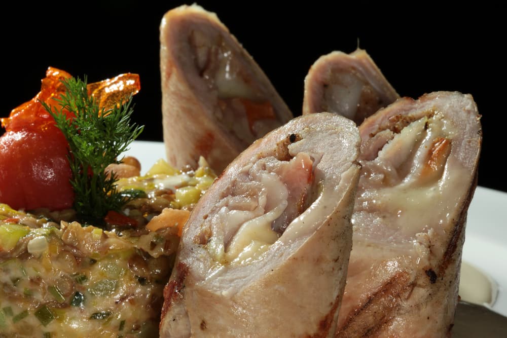 También prepara una buena guarnición o papás al gajo. Que decir de una salsa picante para no olvidar que son tacos.