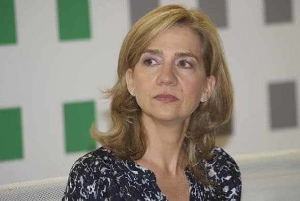 A pesar de ser copropietaria de la sociedad Aizoon, S.L. y de haber sido miembro del patronato del Instituto Nóos, ambas instituciones implicadas en el caso, la infanta Cristina finalmente no sería encausada.