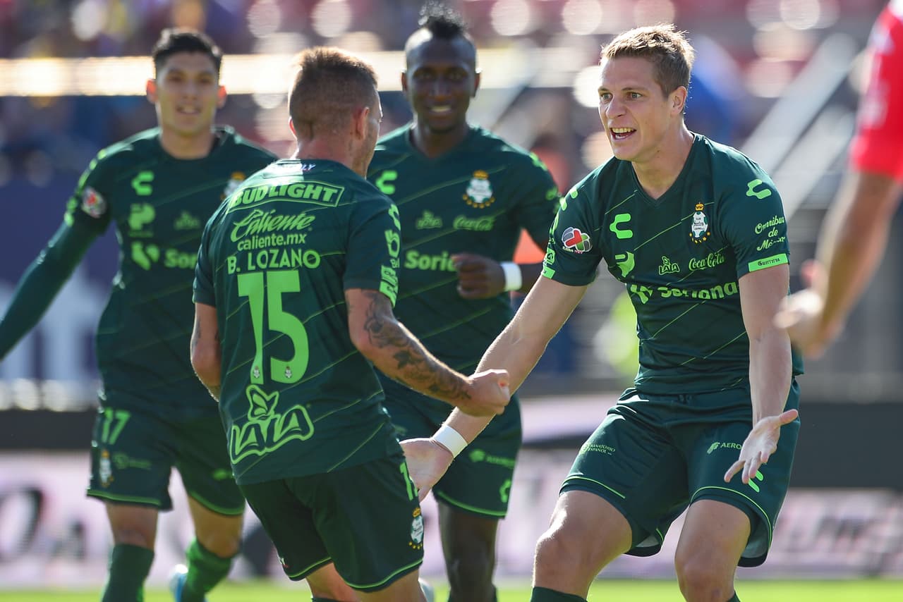 2.-
<b> Santos</b>: Julio Furch 9 goles y 2 asistencias | Brian Lozano 9 goles y 7 asistencias | Total: 18 goles y 9 asistencias | Goles del equipo: 38 | Porcentaje de goles entre ambos: 47%