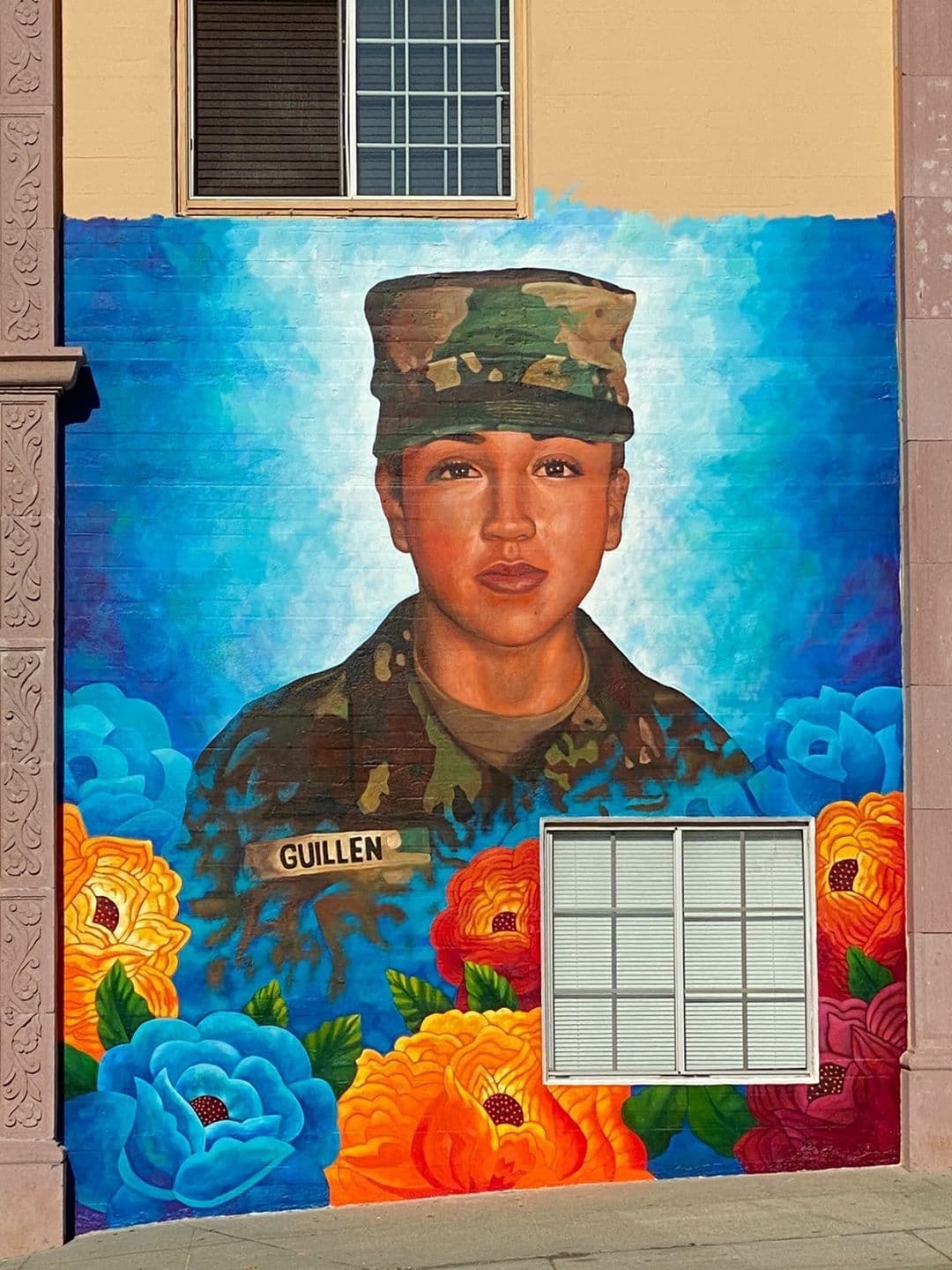 “La comunidad está consternada y dolida por lo que le pasó a Vanessa en una base militar”, dice Solís quien busca que su obra de arte sea una voz que “trascienda”.