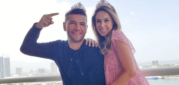 Con esta imagen que compartieron en la misma red social, la actriz y Martín dieron a conocer el sexo de los bebés que esperan: son dos niñas.