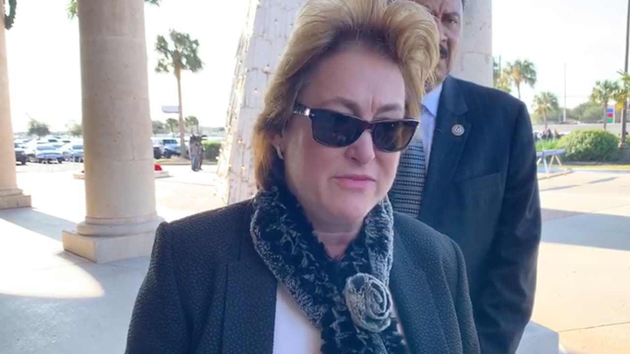 Kim Ogg, Fiscal del distrito del condado Harris, también estuvo presente.