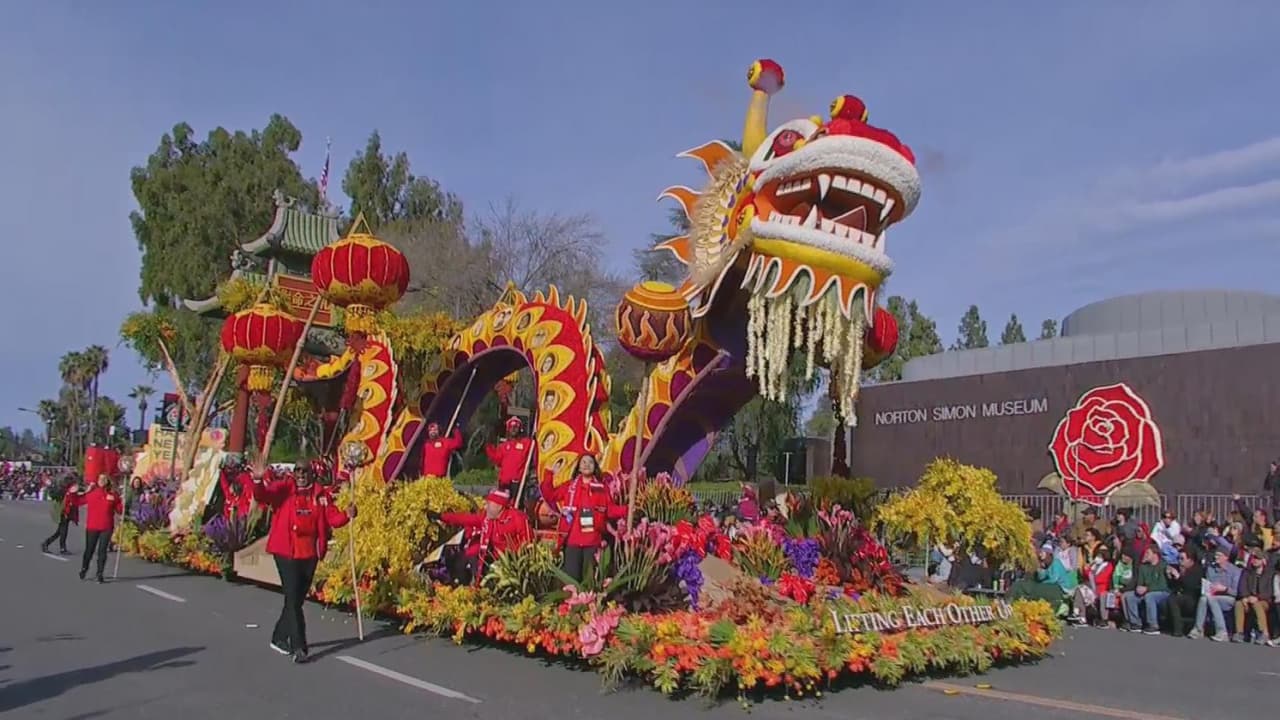 El año pasado, el Trofeo Sweepstakes, al carro alegórico más hermoso del Desfile de las Rosas, fue para la organización Done Vida, que con la carroza ‘Levantándonos unos a otros’ rindió tributo a las personas que al morir le han dado una nueva oportunidad de vida a quienes necesitaban algún trasplante de órganos.