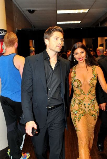 ¡Cuidado con mostrar demás! Nos colamos detrás de cámaras y pudimos captar una que otra piernita y uno que otro escote. ¡Taco de ojo caballeros!