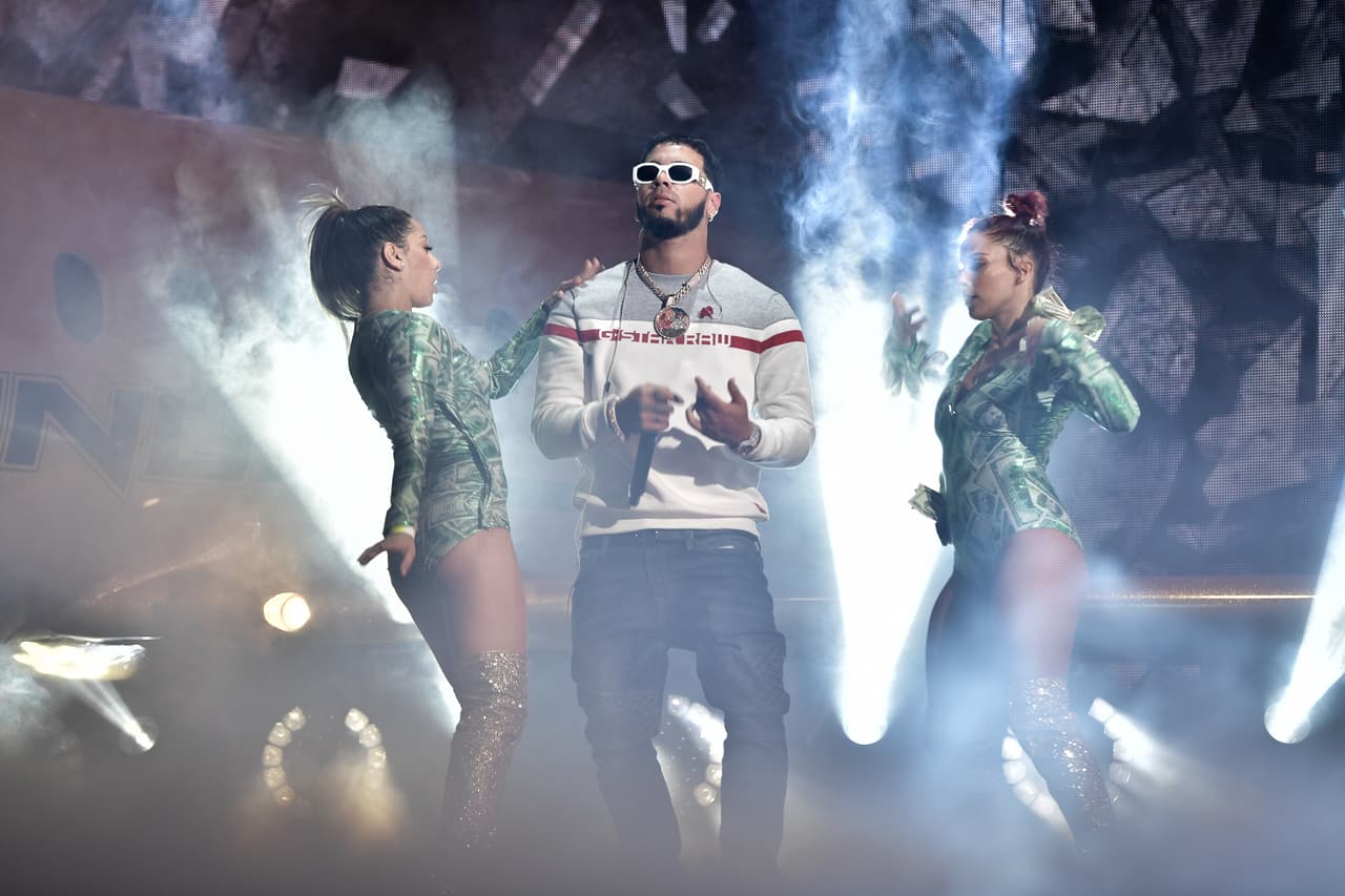 Anuel AA fue el primer artista que ensayó en la tarima de Premio Lo Nuestro este año.
<br>