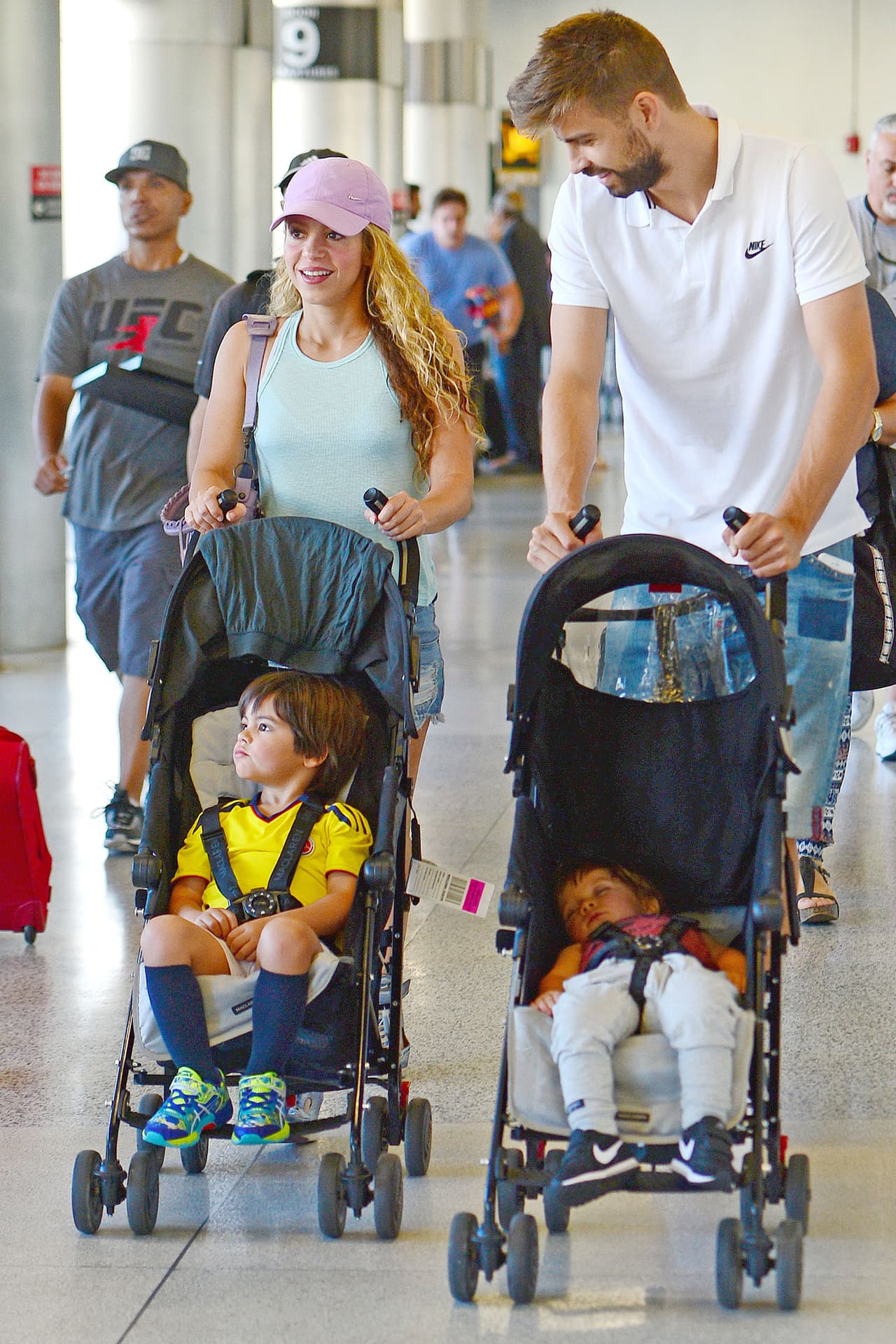 Cuando el trabajo se los permite, Shakira y Gerard aprovechan para pasar un día familiar con sus pequeños.