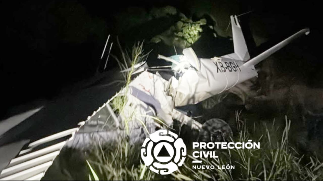 Así quedó la avioneta en la que viajaba y murió Débora Estrella, de la cadena mexicana Multimedios.