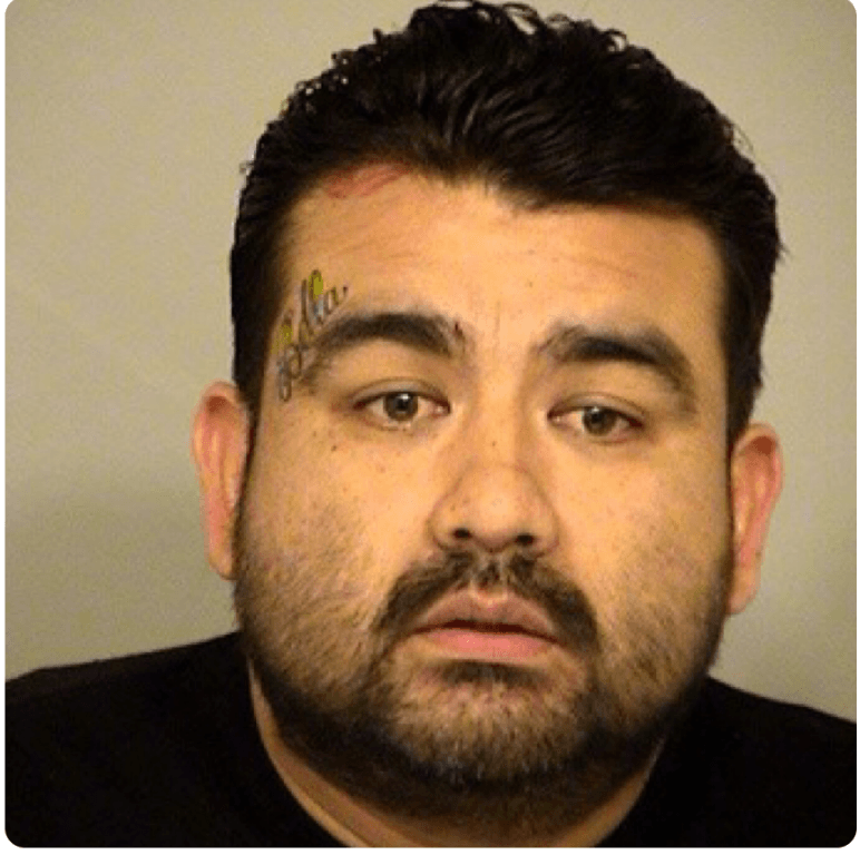 Antonio López, de 33 años, con cargos de posesión para la venta de drogas, posesión ilegal armas de fuego y participación en actividades de pandillas.