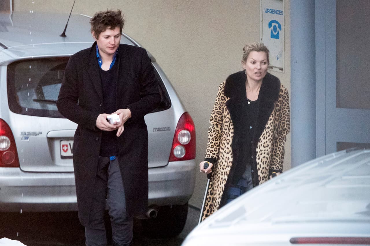 La modelo dijo sobre lo sucedido: "No sé lo que ha pasado, lo que sé es que ahora llevo unos tornillos en mi pierna".