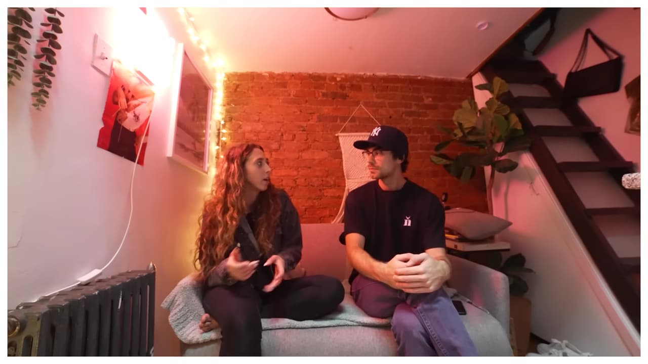 Esta es la sala de estar y para aprovechar el espacio el pequeño sofá se convierte en cama, para cuando llegan visitas.