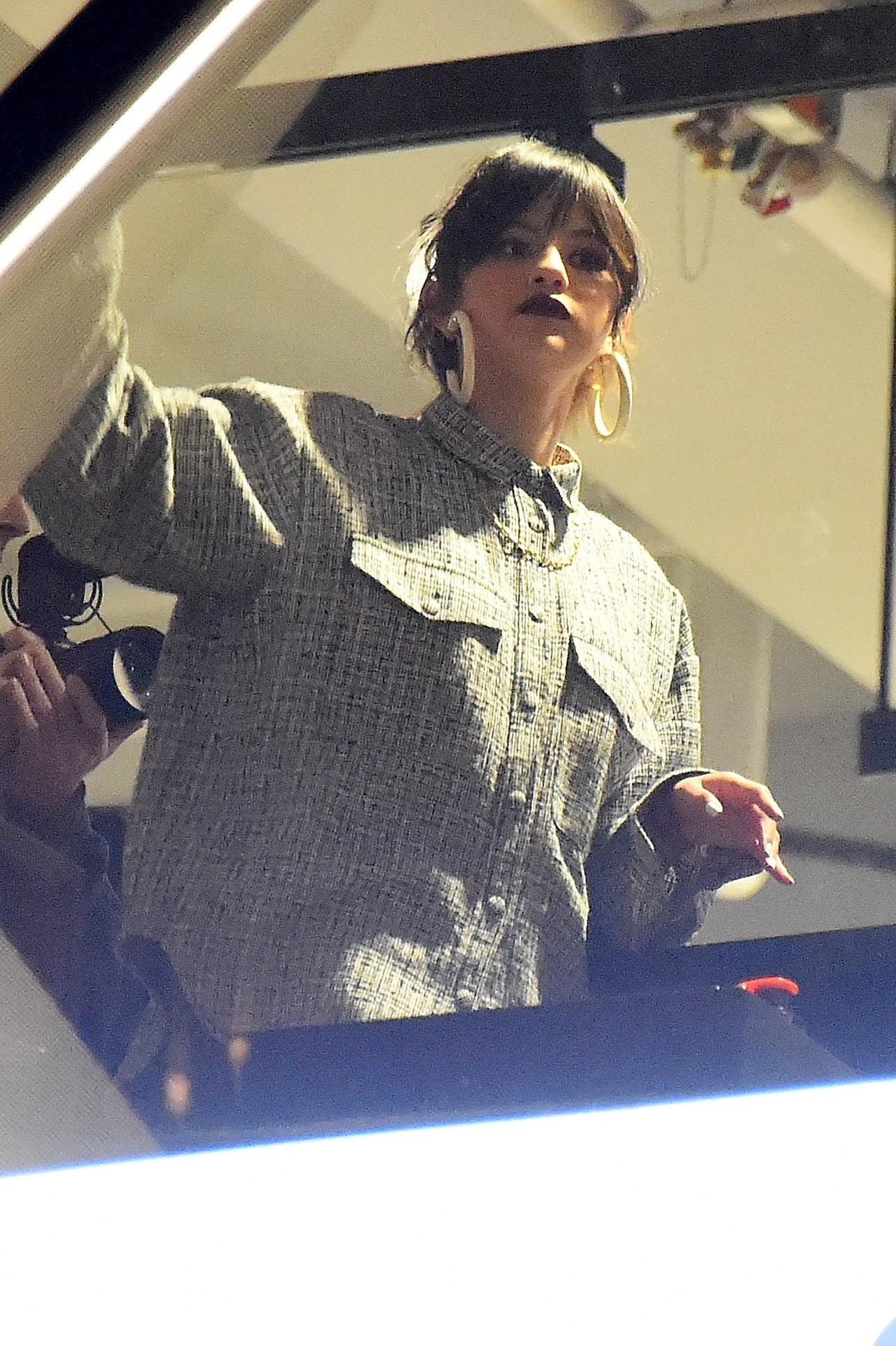 "Sentí que 
<b><a href="https://www.univision.com/musica/justin-bieber-cambio-a-selena-gomez-por-drogas-y-sexo" target="_blank">no tuve un final respetuoso</a></b> y lo había aceptado, pero sé que necesitaba una forma de decir algunas cosas que 
<b>deseaba haber dicho</b>", explicó.