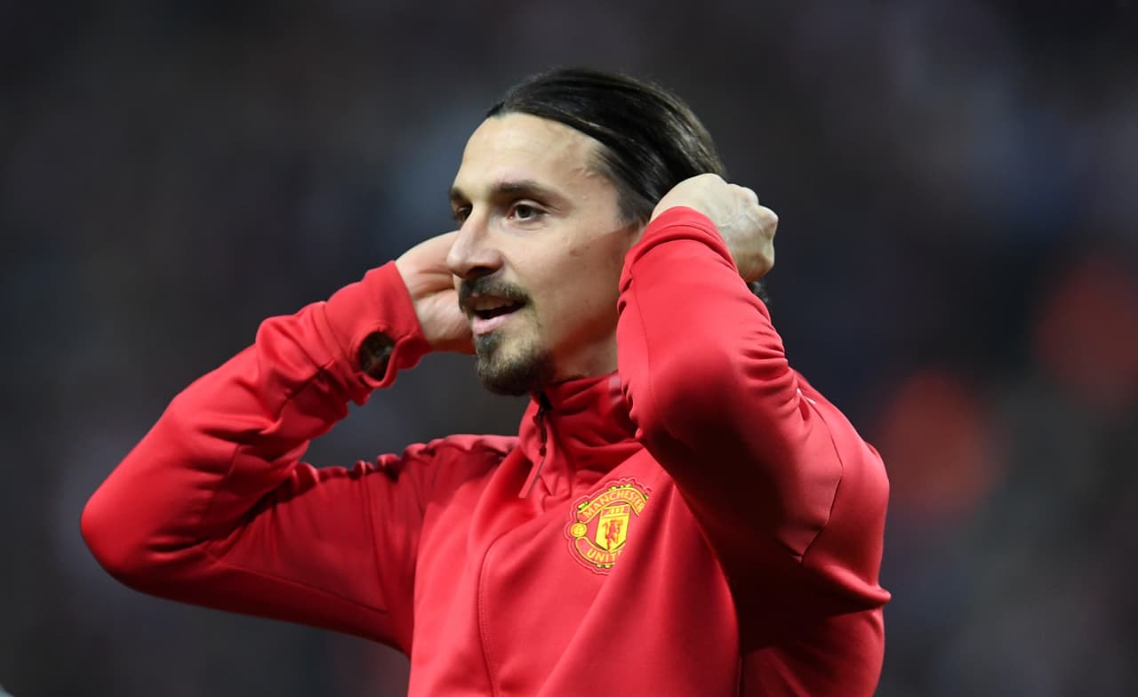 De Zlatan Ibrahimovic se dice que gestiona su regreso al Manchester United –tras quedar libre hace meses–, aunque el A.C. Milan estaría intentando evitarlo.