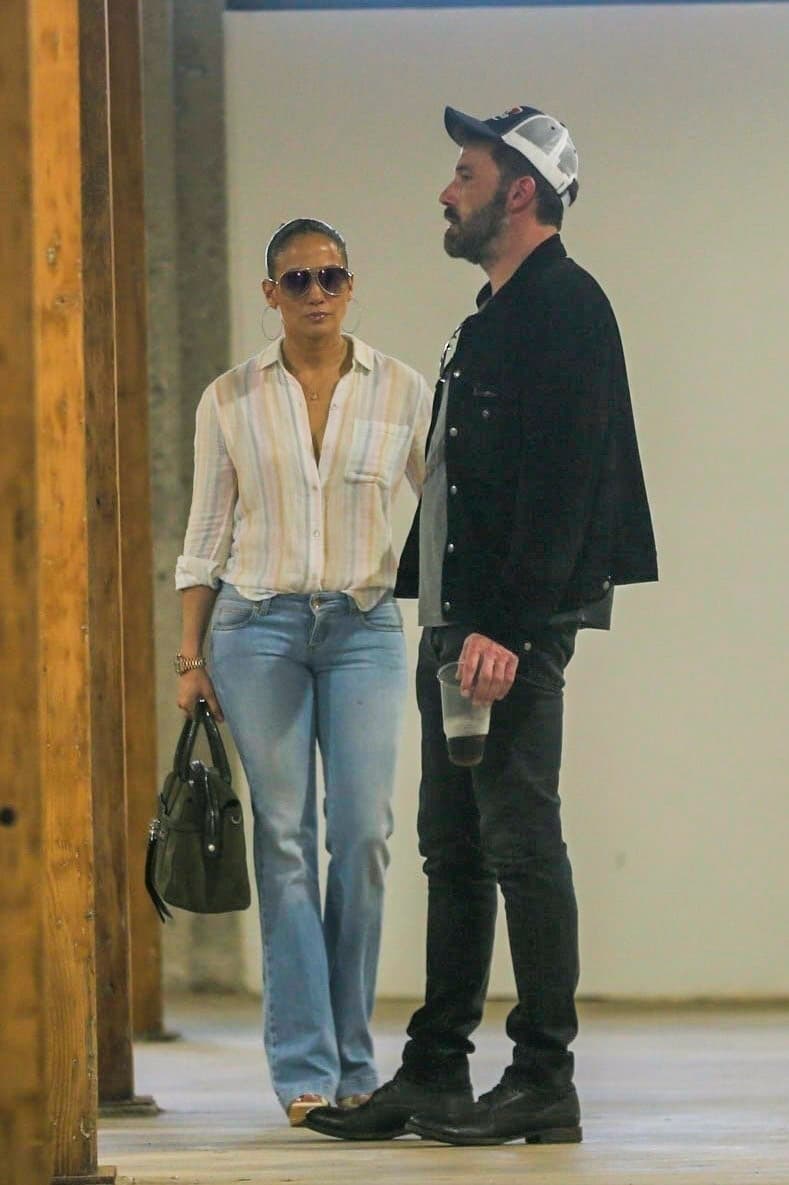 <b><a href="https://www.univision.com/famosos/jennifer-lopez-ben-affleck-rolling-stone" target="_blank">JLo y Ben Affleck</a></b> se dejaron ver en público la tarde del pasado viernes 8 de abril solo unas cuantas horas antes de dar a conocer que estaban comprometidos.