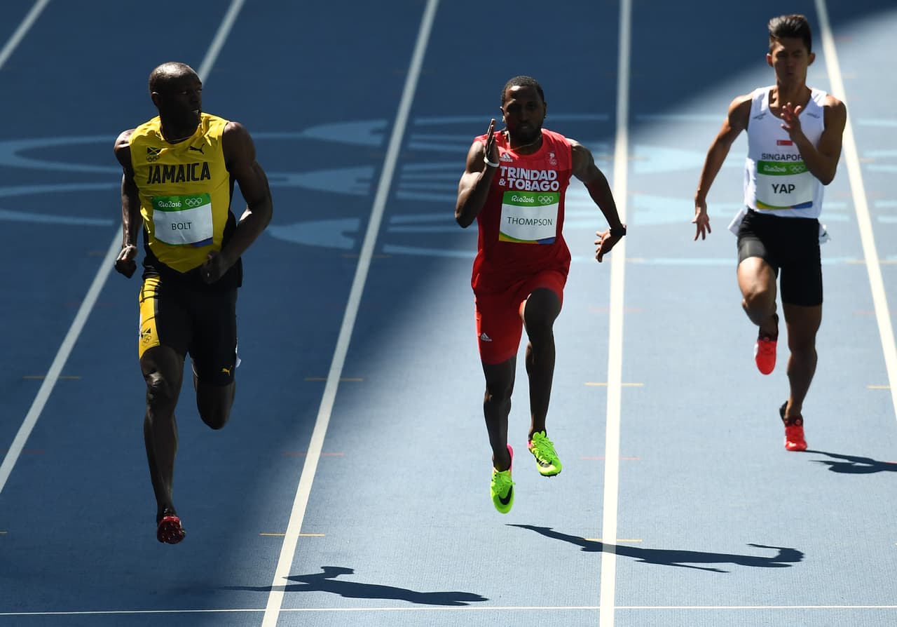 Se dio el lujo de voltear a ver a su más cercano competidor.
<br>