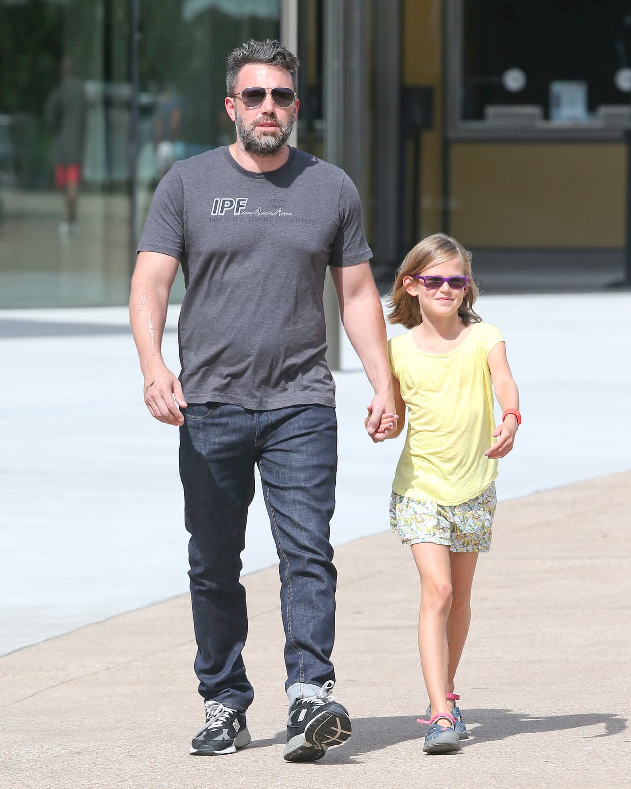 Se ve que estar acompañado de su hija le hace bien.