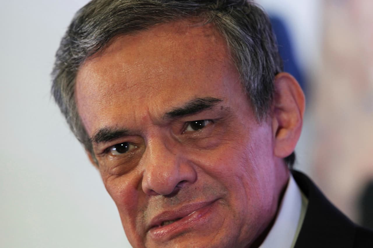 Según Jorge Jiménez, desde el 2010 estuvo entrevistando a José José para escribir la serie biográfica de su vida, 'José José: el príncipe de la canción', que se estrenó en enero de 2018. El escritor continuó en contacto con 
<b><a href="https://www.univision.com/shows/el-gordo-y-la-flaca/compositor-del-tema-almohada-interpretado-por-jose-jose-afirma-que-no-ha-recibido-regalias-hace-8-anos-video">el intérprete de 'Almohada'</a></b> porque todavía faltaba completar el guión de su película biográfica.