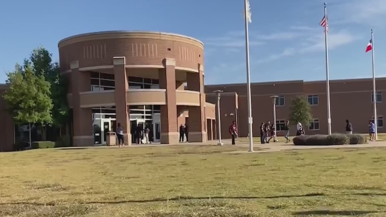 Policía de Arlington recupera más de un arma de fuego tras tiroteo en la preparatoria Timberview en esa ciudad