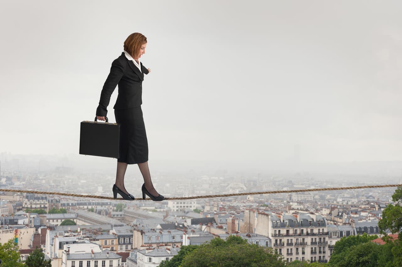 <b>No le huyas al fracaso.</b> Intentar la cosas una y otra vez es de valientes, no hacerlo es de cobardes, por lo que no debes sentirte mal si a la primera nada salió como lo pensaste. Recuerda que los que fracasan son los que lo intentan, por lo que no dejes de perseverar hasta alcanzar todo lo que te propones. El que persevera, alcanza.