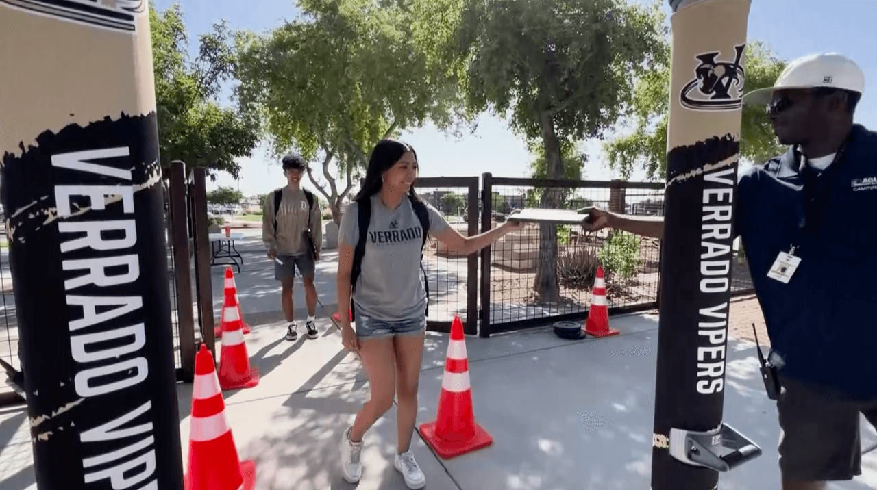 Empieza la colocación de detectores de armas en escuelas de Arizona