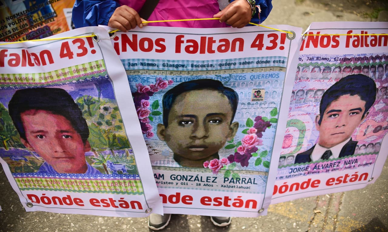 Padres de Ayotzinapa piden vigilancia internacional y la renuncia de alto funcionario