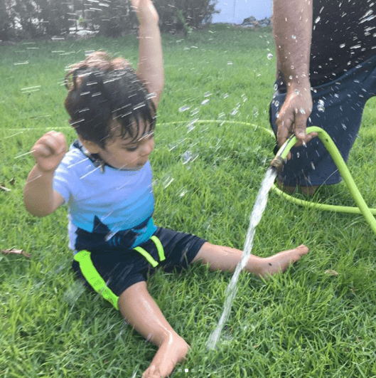 "A manguera pura", fue el título de esta foto que compartió su mamá en sus redes.