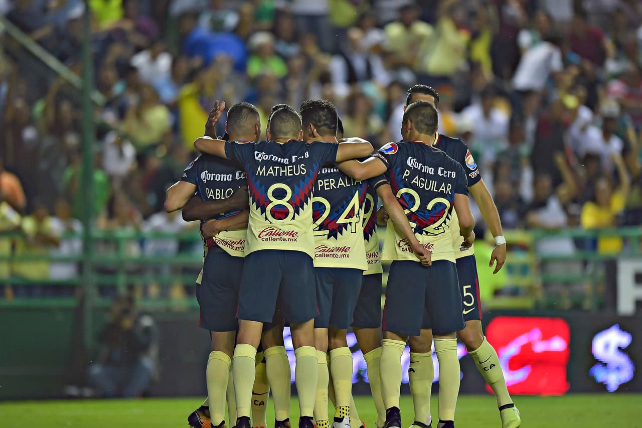 El escudo de las 'Águilas' ha sufrido varios cambios a lo largo de la historia, pero siempre ha mantenido su escencia con el mapa de las Américas y el balón de fútbol.