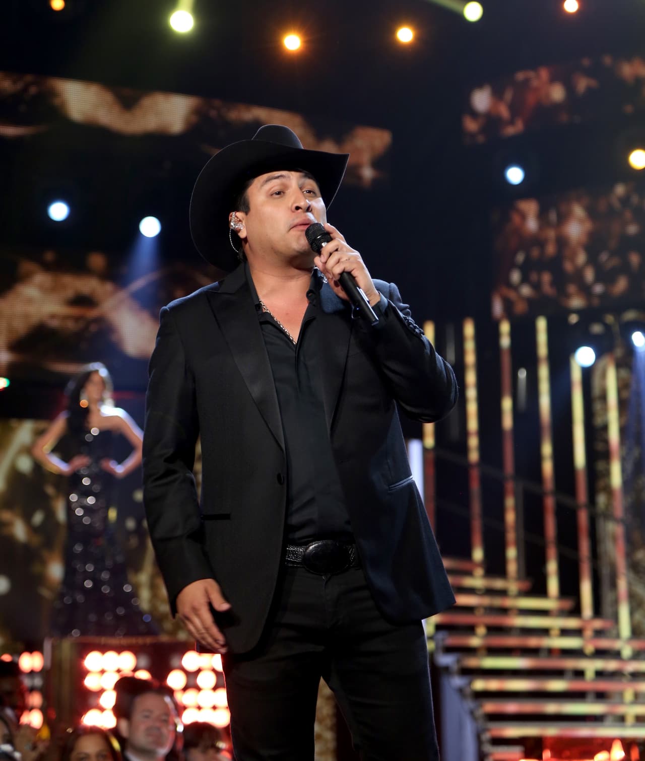 Y aunque el nombre de Julión fue retirado de la lista de personas bloqueadas en México, la investigación contra el músico y sus compañías continúa en Estados Unidos.
<br>