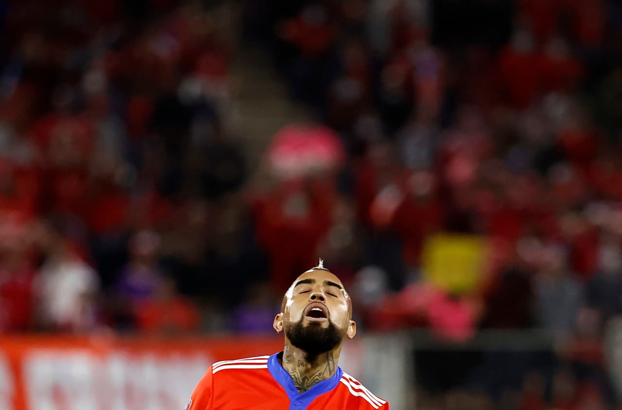 Colombia derrotó con penal de James Rodríguez a Venezuela, y Chile no pudo con Uruguay; sin embargo, solo una derrota de Perú podía darle vida a colombianos y chilenos quedando eliminados de Qatar 2022.