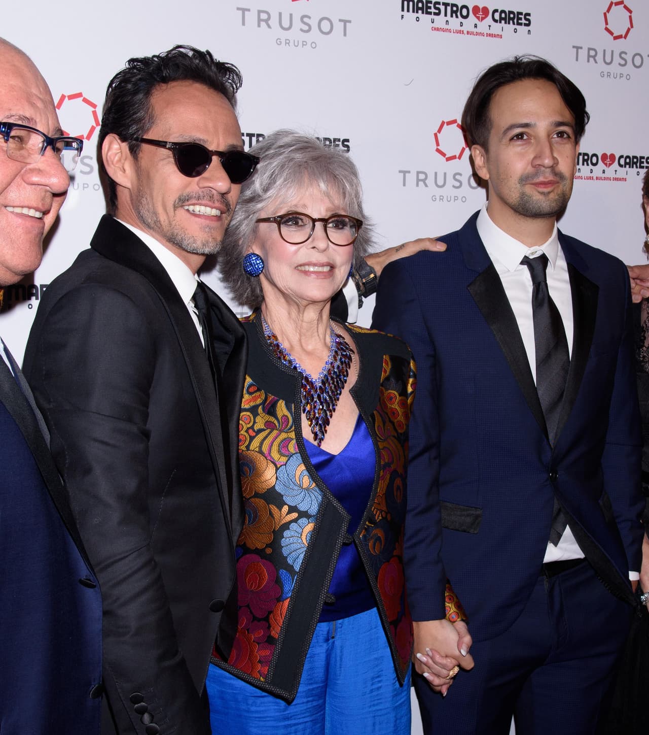 Al recibir su galardón, Rita Moreno hizo referencia a “
<b>esa pequeña niña que vino de Puerto Rico</b>, que un día soñó que haría lo que está haciendo ahora”.