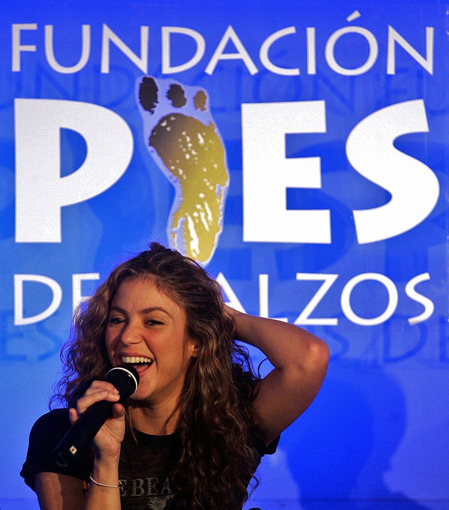 Brillante durante una rueda de prensa hablando de su gira mundial y de su fundación, Pies descalzos, en Barranquilla, 2006.