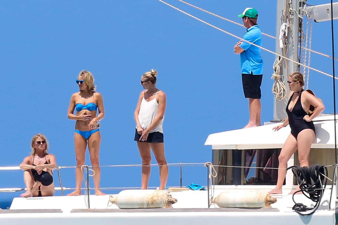 Pura guapa a bordo del yate.