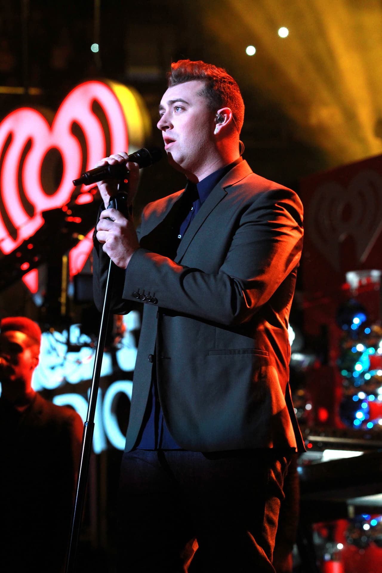 Quien también es del club de la elegancia es nuestro querido Sam Smith.