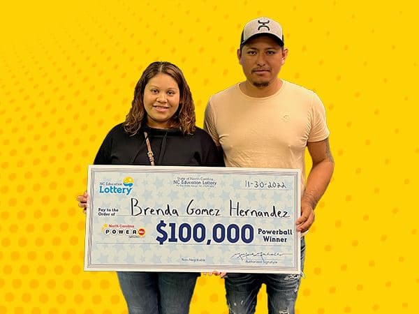 Hispana da a luz y horas después gana premio de $100,000 en Powerball