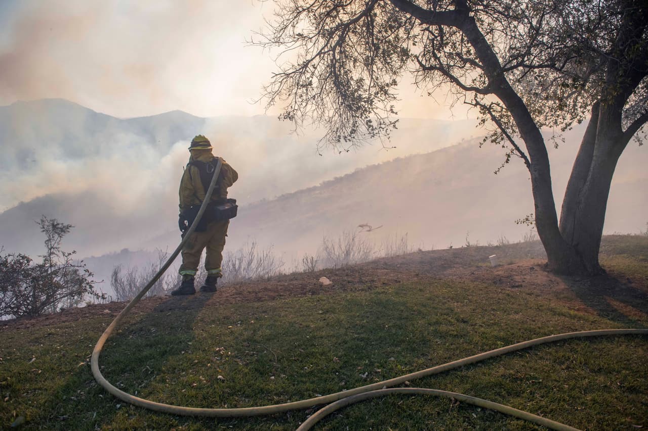 'Easy': quema 1,300 acres y amenaza 6,500 de viviendas en Simi Valley