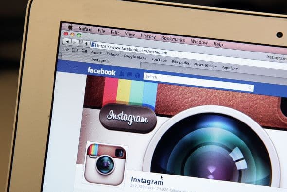 La compra de Instagram por Facebook. La red social Facebook anunció el 9 de abril que alcanzó un acuerdo para la compra de la aplicación para compartir fotos Instagram por mil millones de dólares en efectivo y en acciones de la compañía. El éxito de Instagram en sus más de 30 millones de usuarios inscritos, más de mil millones de fotos publicadas a un ritmo anual de cinco millones de fotos por día, con 575 alertas de "me gusta" en Facebook y 81 comentarios por segundo. Pero la compra no dejó a todos contentos: los fanáticos más duros se quejaron de la operación e incluso consideran dejar de usar Instagram.