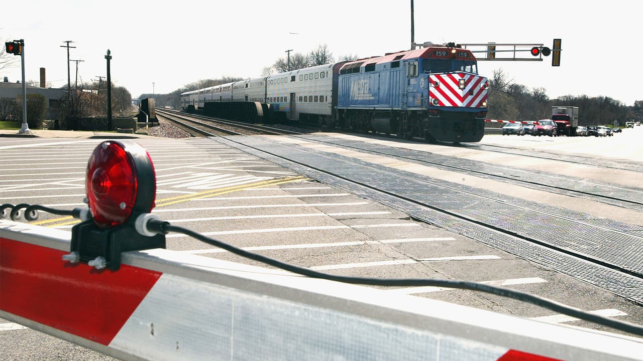 Reportan retrasos en servicio de Metra por choque de tren en Claredon Hills