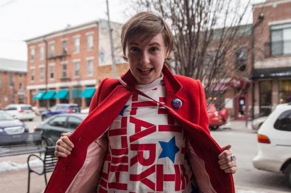 Ha escrito varios artículos de apoyo - y hasta se viste con ropa que la apoya.