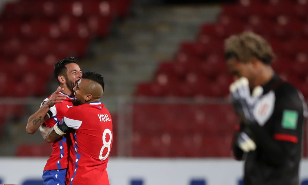 De la mano del ‘Rey Arturo’, Chile derrotó a Perú 2-0 | Con doblete de Vidal, los de Rueda consiguieron su primera victoria en las eliminatorias rumbo al Mundial.