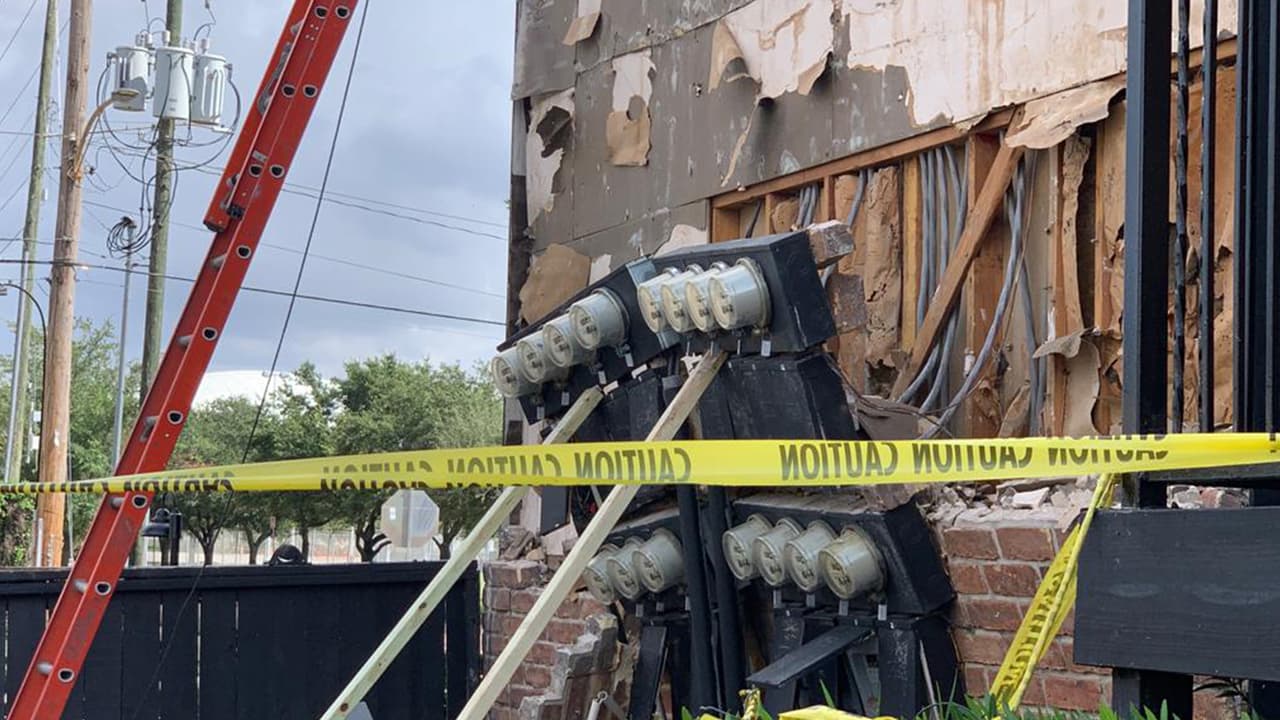 El área está acordonada para las labores de reparación y limpieza.