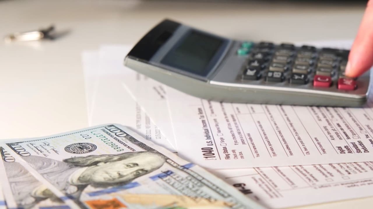 ¿Qué consecuencias existen si fuiste deportado y no has pagado impuestos en EEUU?