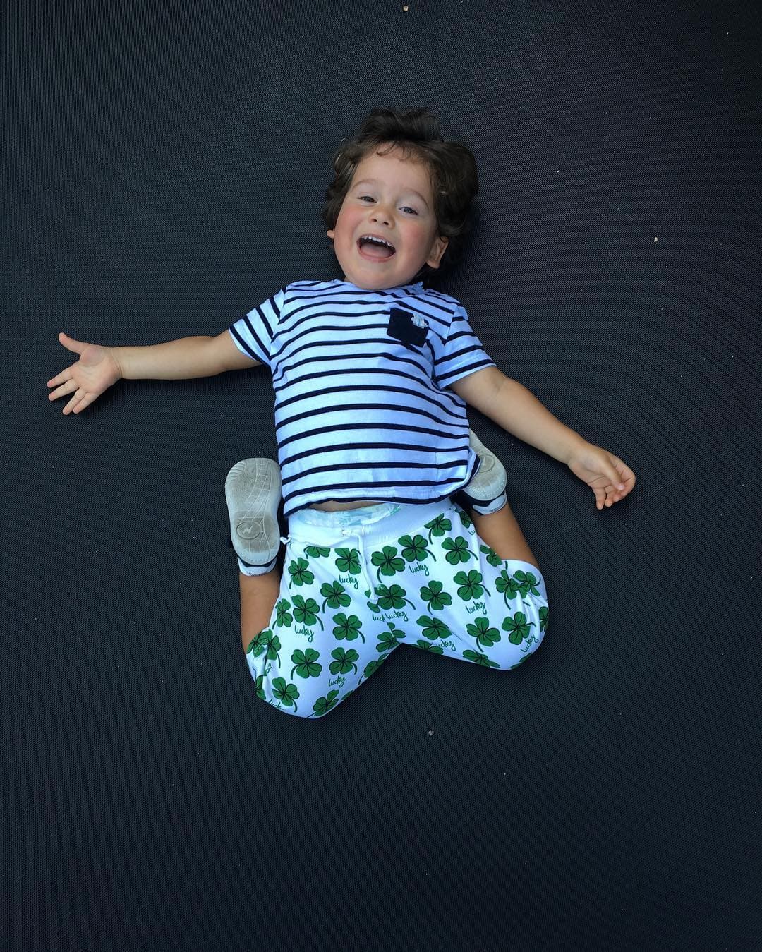 Bruce Aaron, hijo mayor de Satcha Pretto, llegó esta semana a su cumpleaños número cinco. Su primera media década ha estado llena de amor y aventuras familiares, las siguientes fotos lo comprueban.
<br>