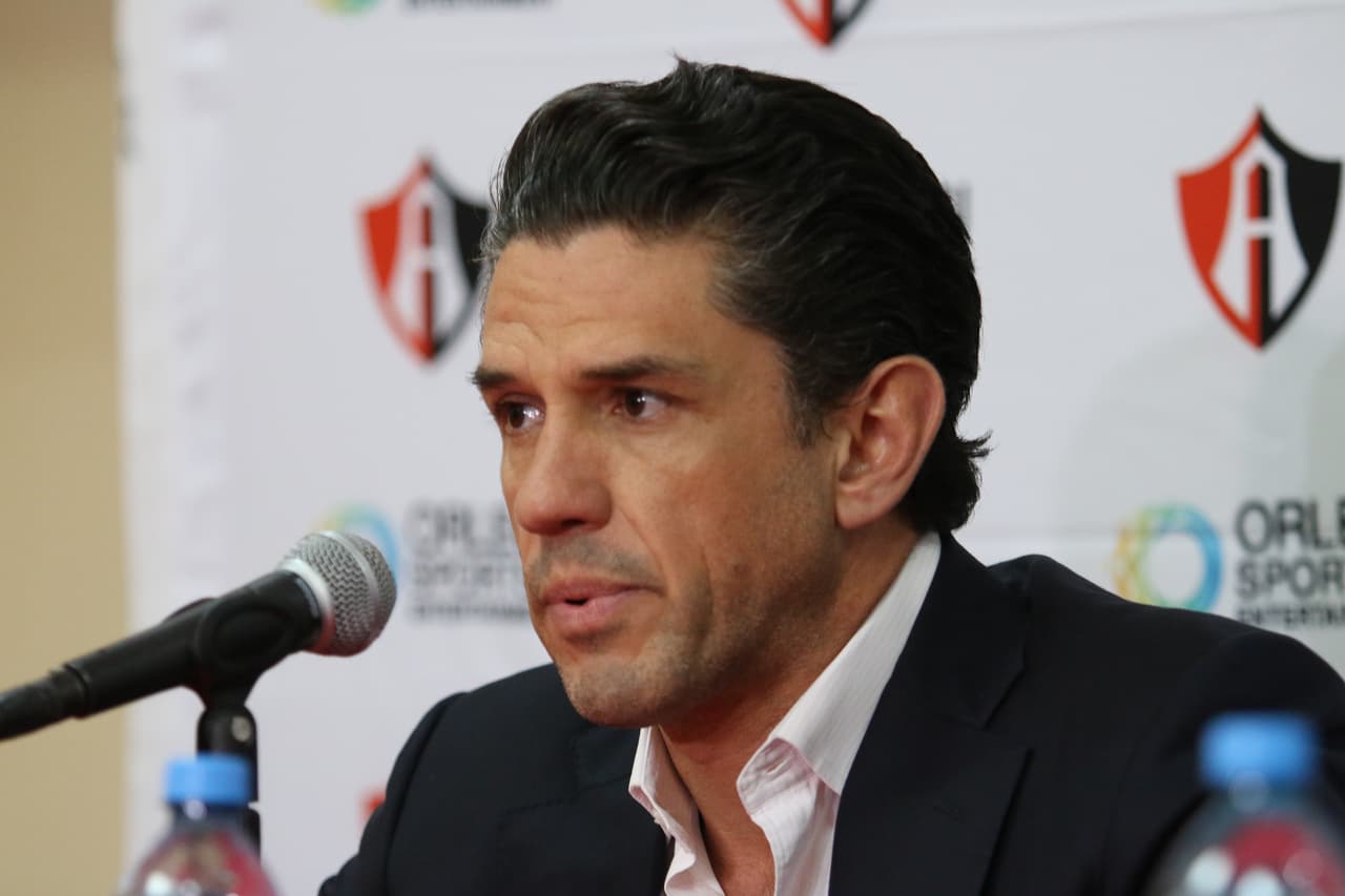 Alejandro Irarragorri, propietario del Atlas (foto); Pedro Portilla, presidente del Atlas; y Leandro Cufré, técnico del Atlas; estuvieron en la presentación del Grupo Orlegi en el estadio Jalisco, donde dejaron en claro que van por la gloria en la Liga MX.