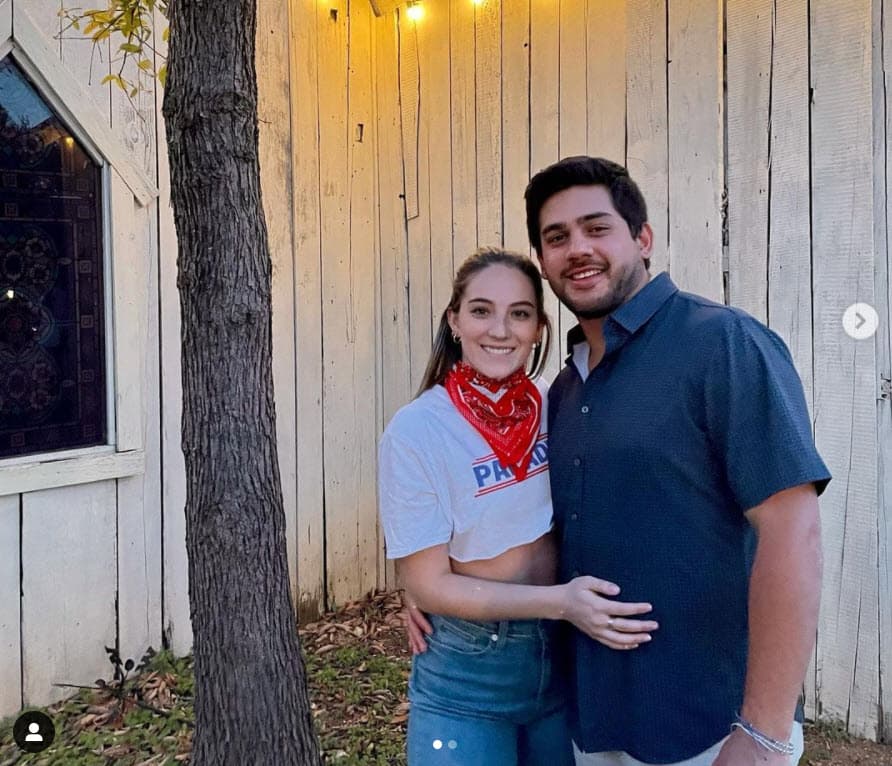 Según las fotos que la joven publica en su cuenta de Instagram, su novio es Jordan Cárdenas, con quien se deja ver en imágenes románticas con él. 
<br>