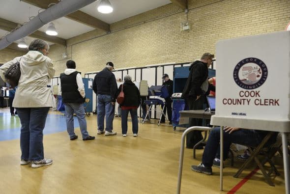 Unos votaron dentro de una barbería, en una facilidad deportiva y otros experimentaron problemas para ejercer su derecho pero la mayoría aprovechó para tomarse un ‘selfie’ y compartirlas en las redes sociales en una de las elecciones a la gobernación más cerradas de la nación.