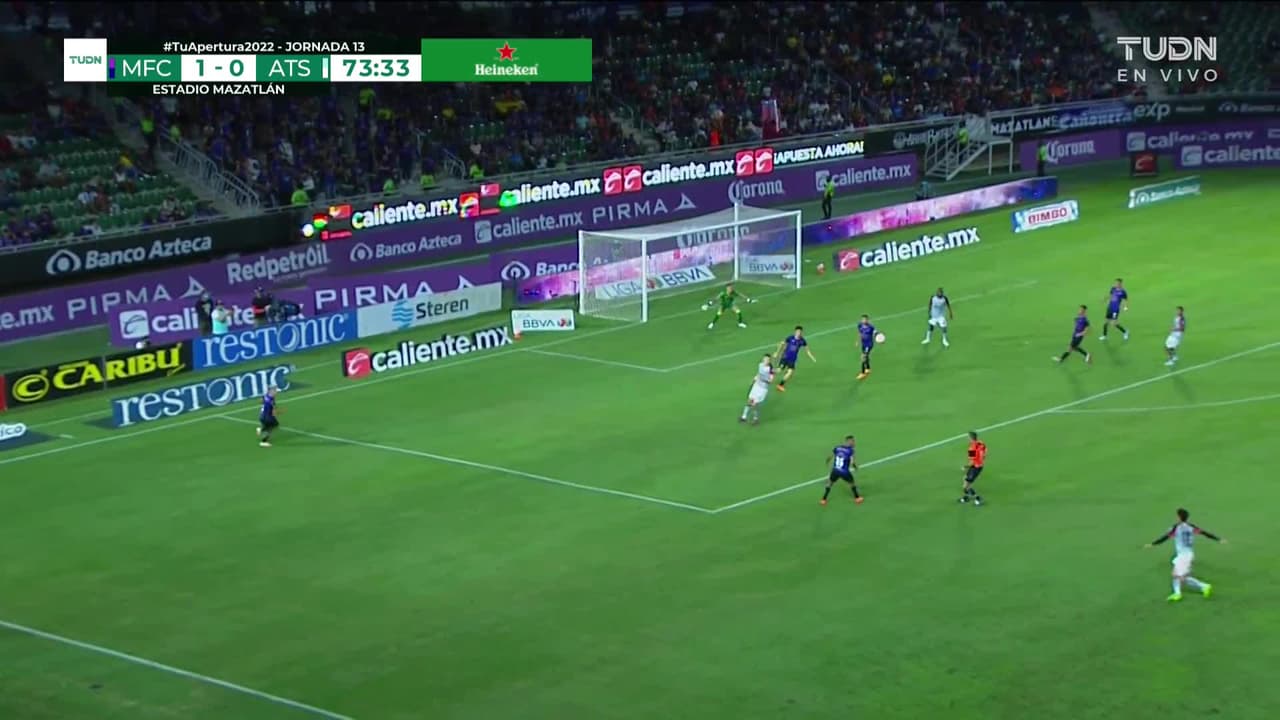 ¡TIRO ATAJADO! disparo por Edison Flores.